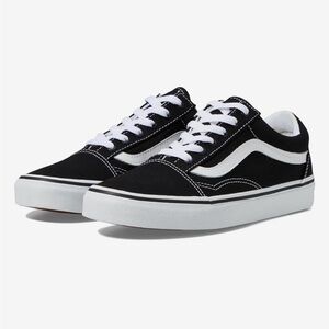Men’s Classic Black & White Skate Sneakers